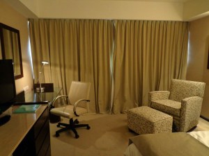 Escritorio y sillón de descanso