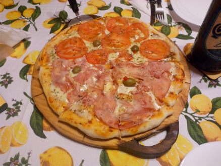 Pizza napolitana y jamón