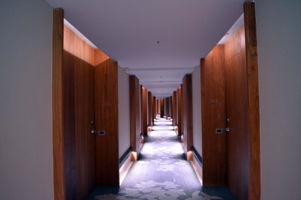 pasillo-a-habitaciones-arakur